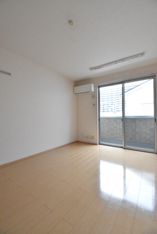 ��ʌ������s�����P���ڂ̃A�p�[�g�̋��ԁE���r���O