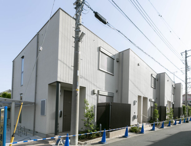 ��ʌ�����s�厚���̃}���V�����̌����O��