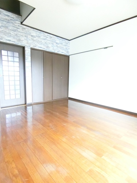 ��ʌ�����s�厚�����̃A�p�[�g�̋��ԁE���r���O