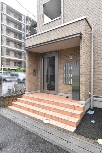 ��ʌ������s�����P���ڂ̃A�p�[�g�̃G���g�����X