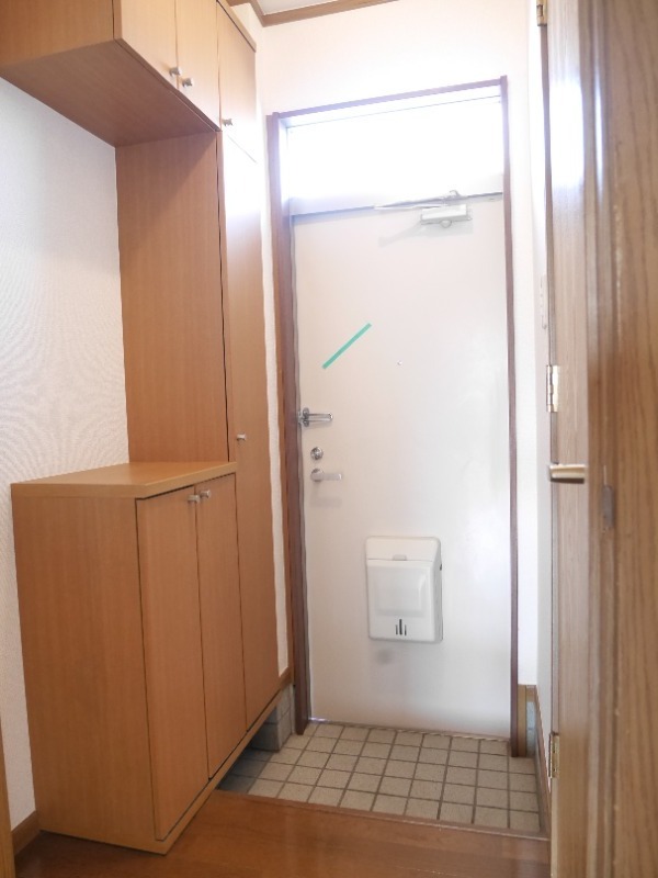 ��ʌ��k�����S�ɓޒ������R���ڂ̃A�p�[�g�̌���