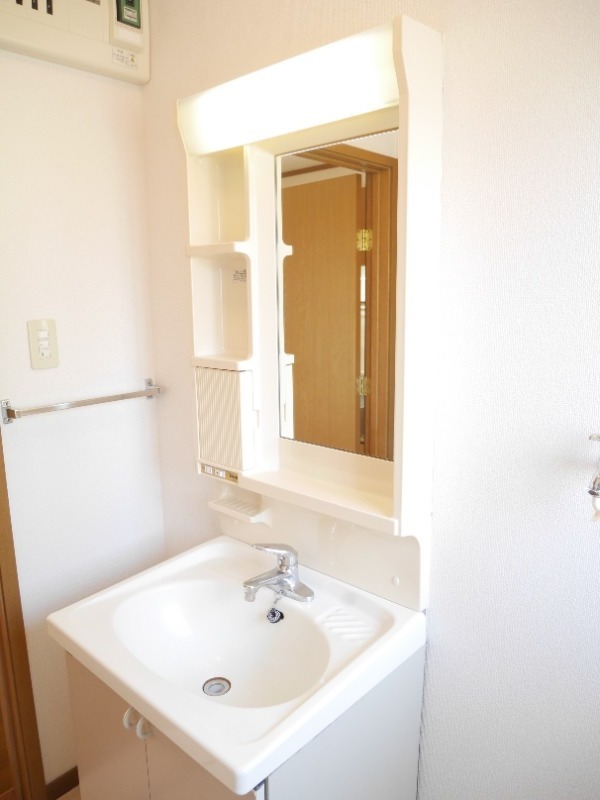 ��ʌ��k�����S�ɓޒ������R���ڂ̃A�p�[�g�̐��ʏ�