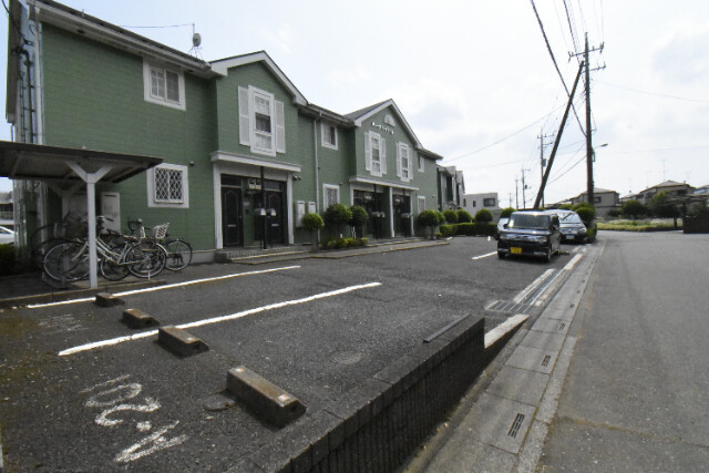 ��ʌ��k�����S�ɓޒ������R���ڂ̃A�p�[�g�̒��ԏ�