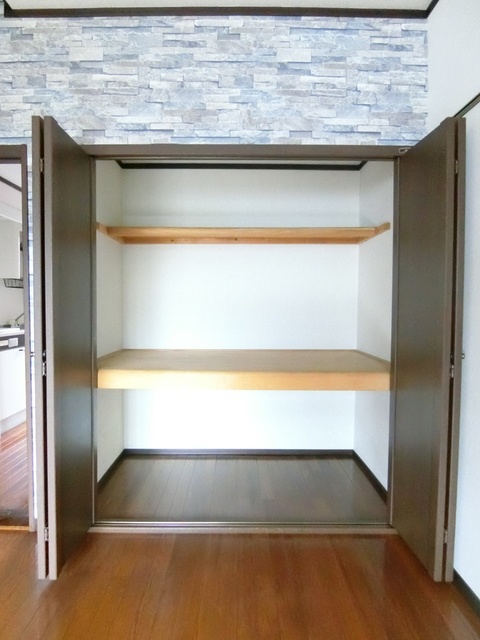 ��ʌ�����s�厚�����̃A�p�[�g�̎��[