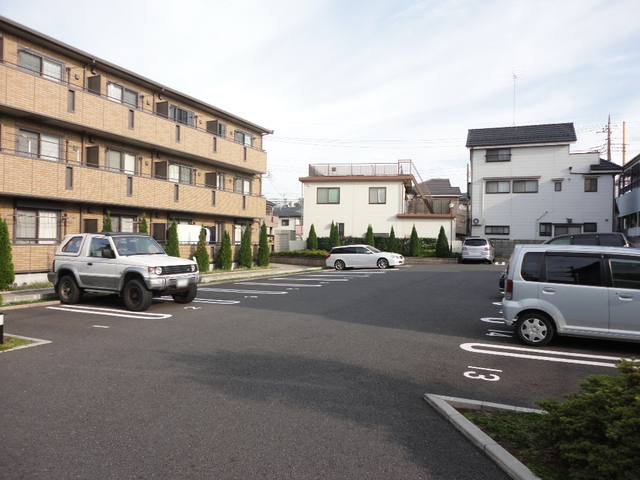 ��ʌ��������܎s����厚�w��̕ʏ��̃A�p�[�g�̒��ԏ�