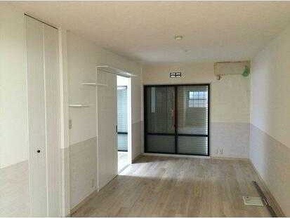 ��ʌ�����s�厚�ؑ]�C�̃A�p�[�g�̋��ԁE���r���O