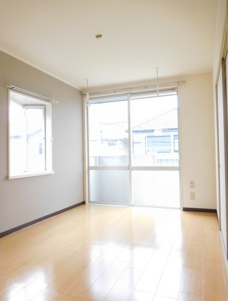 ��ʌ��������܎s�k��ޗǒ��̃A�p�[�g�̋��ԁE���r���O