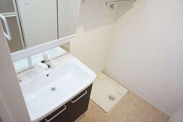 ��ʌ�����s�厚��|�̃A�p�[�g�̐��ʏ�