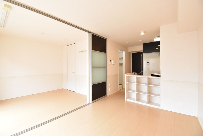 ��ʌ�����s�厚�ΐ_�̃A�p�[�g�̋��ԁE���r���O