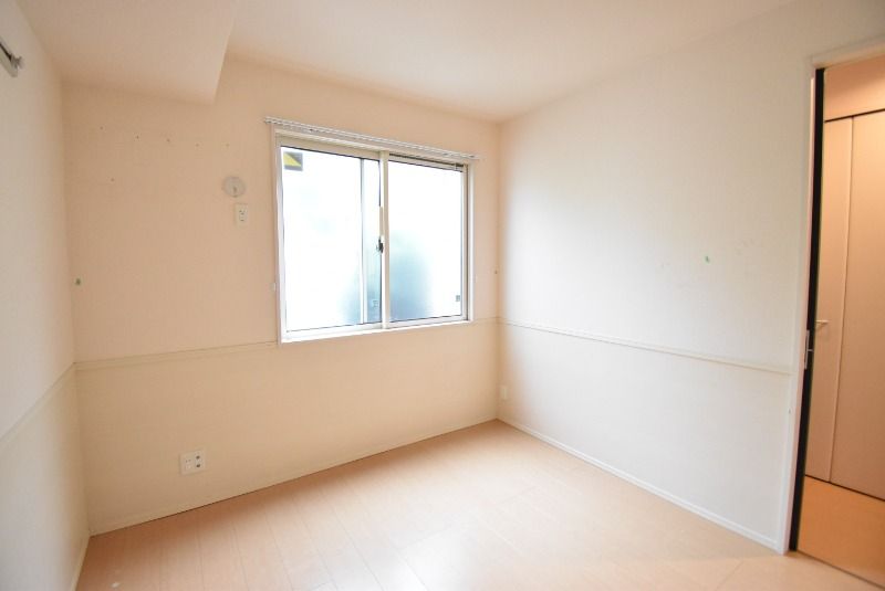 ��ʌ�����s�厚�ΐ_�̃A�p�[�g�̂��̑������E�X�y�[�X