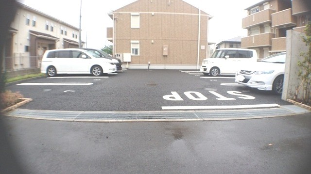 ��ʌ�����s�厚�ΐ_�̃A�p�[�g�̒��ԏ�