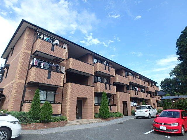 ��ʌ��������܎s������厚�쒆��592-1�̃A�p�[�g�̌����O��