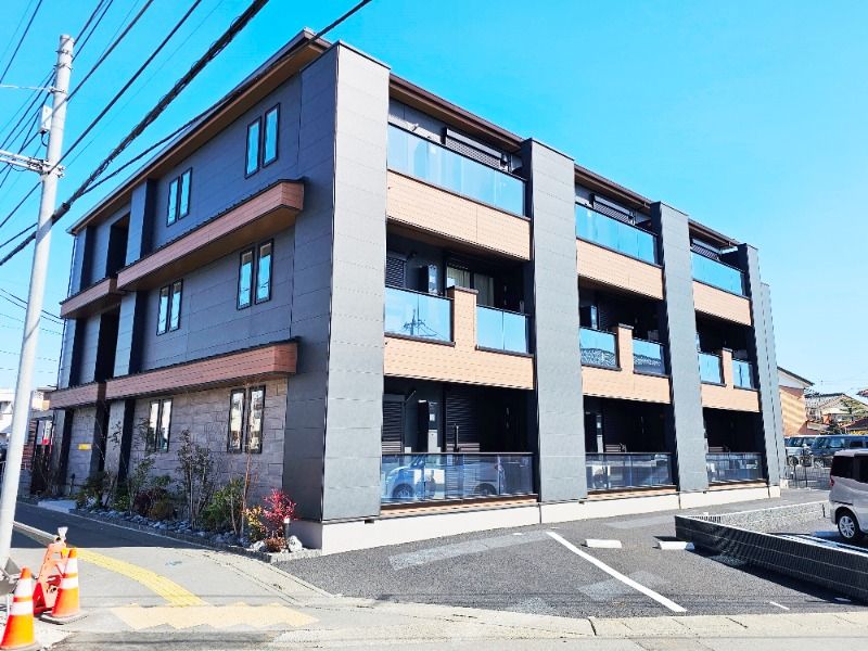 ��ʌ�����s��P���ڂ̃A�p�[�g�̌����O��