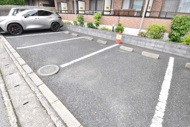 ��ʌ��z�J�s�z���J�T���ڂ̃}���V�����̒��ԏ�