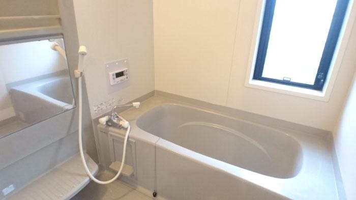 ��ʌ��������܎s�΋�厚�O���̃e���X�n�E�X�̃o�X