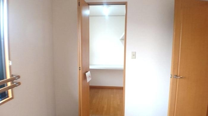 ��ʌ��������܎s�΋�厚�O���̃e���X�n�E�X�̎��[