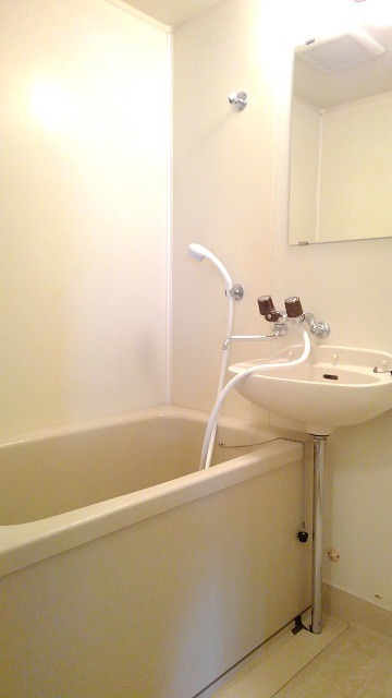 ��ʌ��������܎s��΋擌���P���ڂ̃A�p�[�g�̃o�X