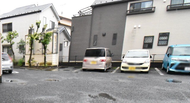 ��ʌ�����s�����J�{���S���ڂ̃}���V�����̒��ԏ�