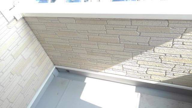 ��ʌ������s���X���ڂ̃A�p�[�g�̃o���R�j�[