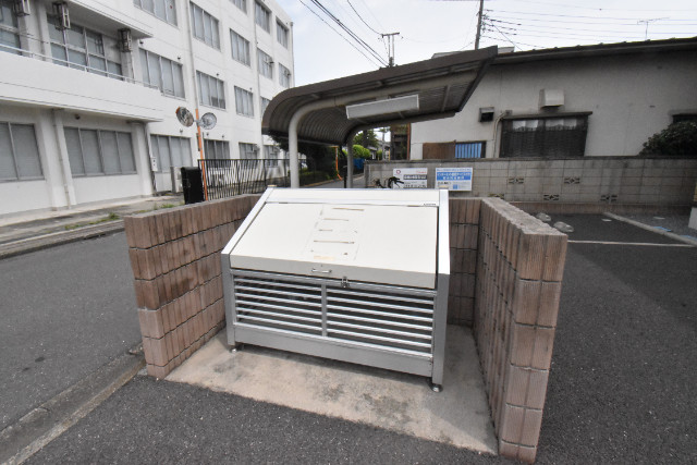 ��ʌ��������܎s�΋挴�R�Q���ڂ̃A�p�[�g�̂��̑�