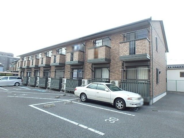 ��ʌ��������܎s�k�擌�听���P����528-1�̃A�p�[�g�̌����O��