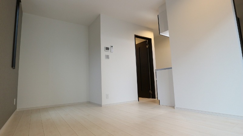 ��ʌ��z�J�s���C�N�^�E���U���ڂ̃A�p�[�g�̋��ԁE���r���O