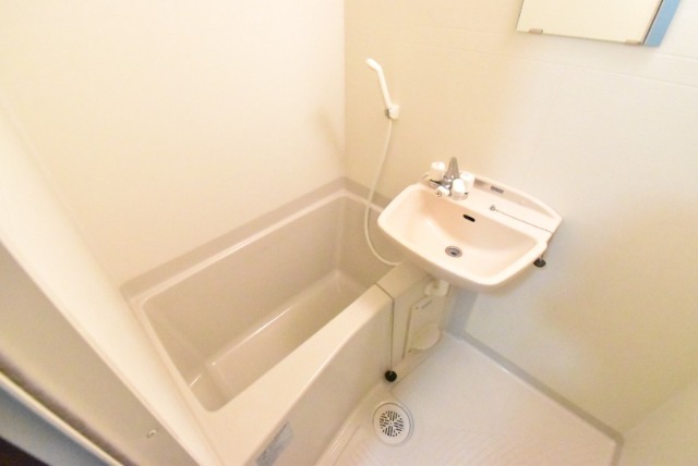 ��ʌ��������܎s�΋�����R���ڂ̃A�p�[�g�̃o�X