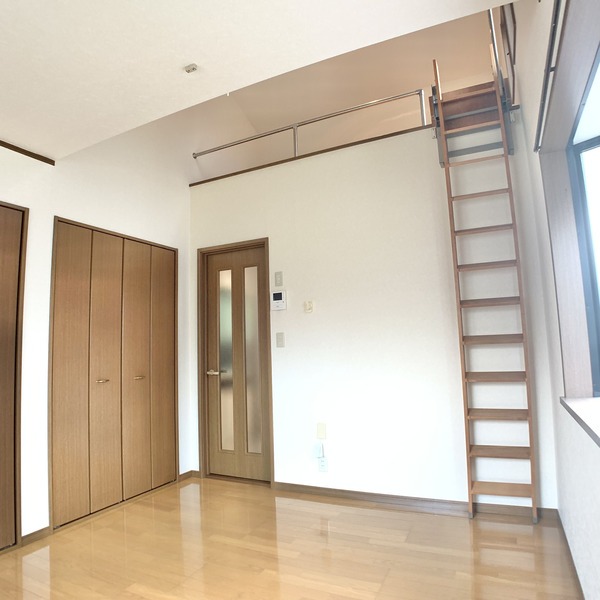 ��ʌ��������܎s��{��㏬���̃A�p�[�g�̋��ԁE���r���O