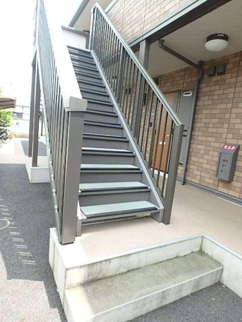 ��ʌ��������܎s�k�捡�H���̃A�p�[�g�̃G���g�����X