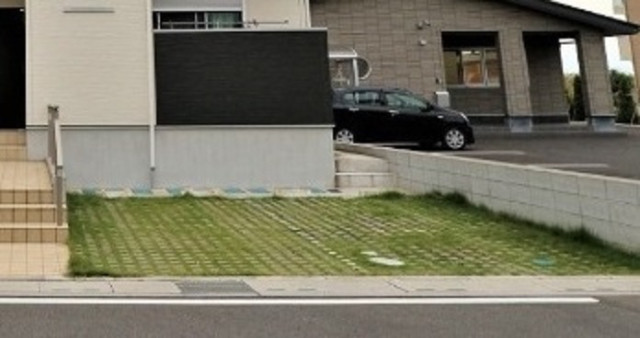 ��ʌ��z�J�s���C�N�^�E���U���ڂ̃A�p�[�g�̒��ԏ�