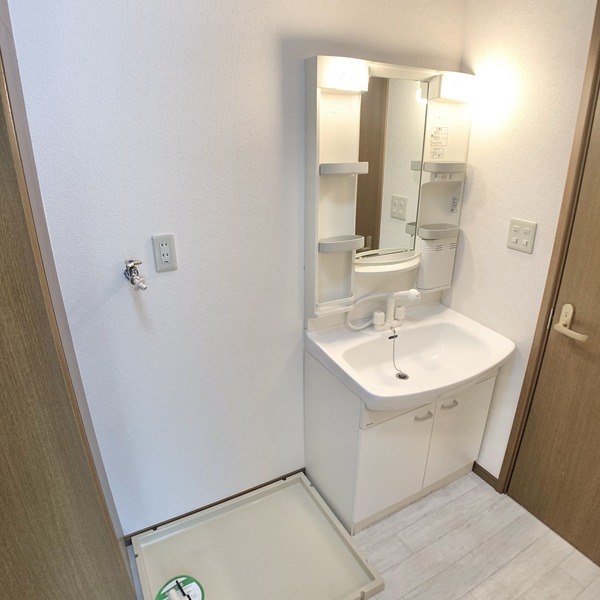 ��ʌ��������܎s��{��㏬���̃A�p�[�g�̐��ʏ�