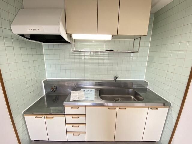 ��ʌ�����s�k����Q���ڂ̃}���V�����̃L�b�`��