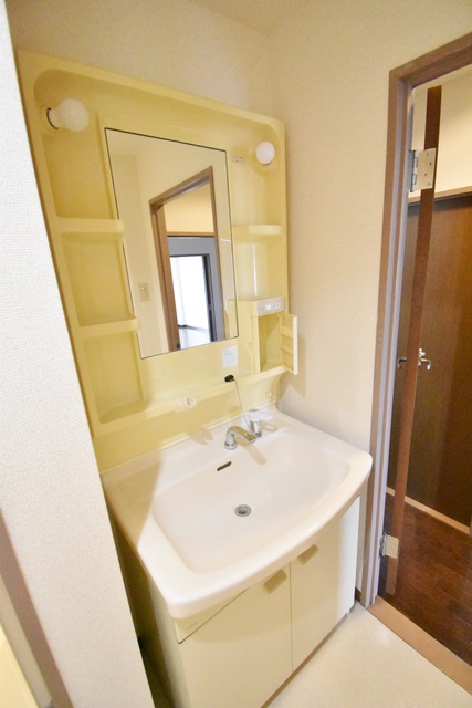 ��ʌ��z�J�s�{�{���R���ڂ̃}���V�����̐��ʏ�