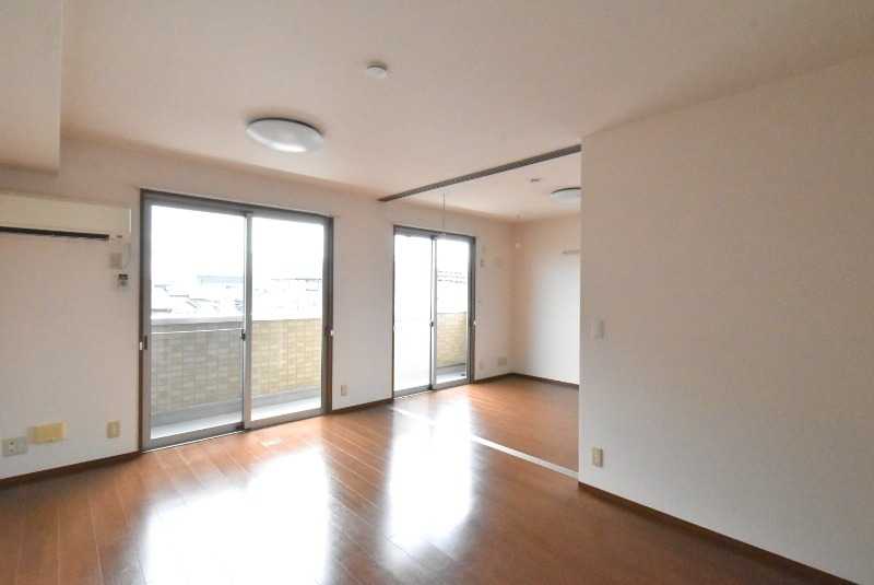 ��ʌ��z�J�s�쒬�R���ڂ̃A�p�[�g�̋��ԁE���r���O