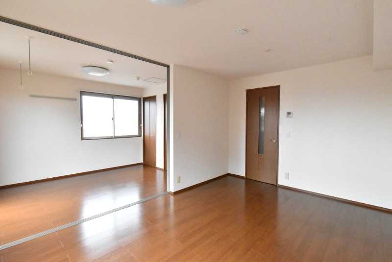 ��ʌ��z�J�s�쒬�R���ڂ̃A�p�[�g�̋����E���r���O