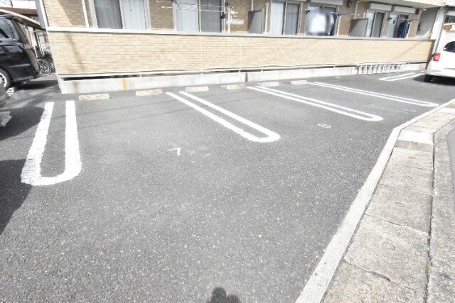 ��ʌ��z�J�s�쒬�R���ڂ̃A�p�[�g�̒��ԏ�