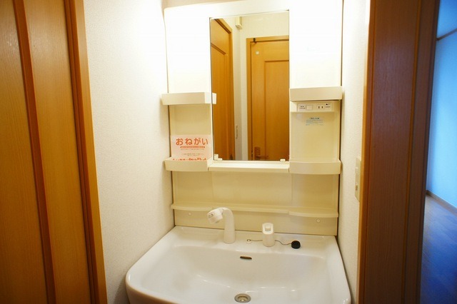 ��ʌ��z�J�s�쒬�R���ڂ̃A�p�[�g�̐��ʏ�