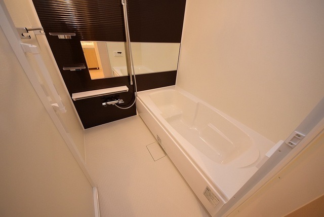 ��ʌ�����s������U���ڂ̃A�p�[�g�̃o�X