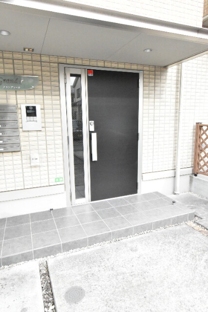 ��ʌ��z�J�s���������̃A�p�[�g�̃G���g�����X