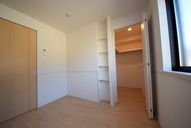 ��ʌ�����s������U���ڂ̃A�p�[�g�̎��[