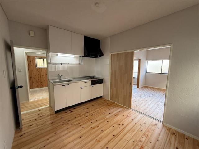 ��ʌ�����s������P���ڂ̃A�p�[�g�̋����E���r���O