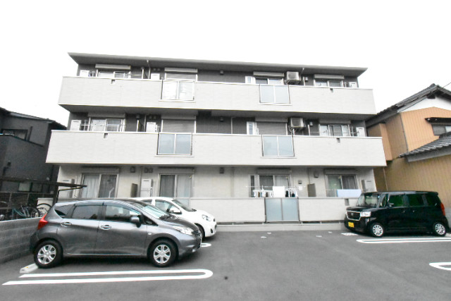 ��ʌ��z�J�s�o�˒��̃A�p�[�g�̌����O��