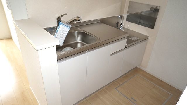 ��ʌ��k�����S�ɓޒ��h�S���ڂ̃A�p�[�g�̃L�b�`��