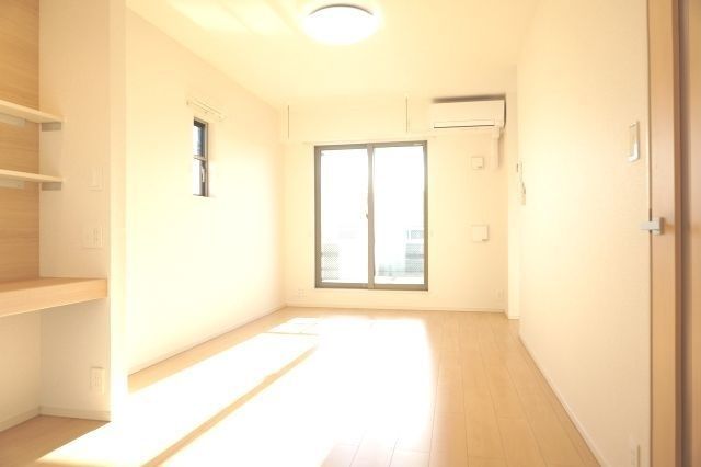 ��ʌ��k�����S�ɓޒ��厚�����̃A�p�[�g�̋��ԁE���r���O