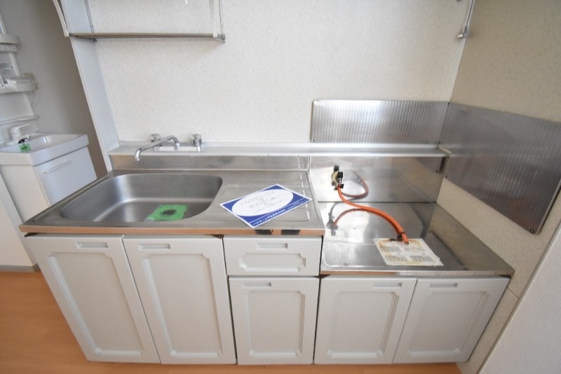 ��ʌ��������܎s�k��������Q���ڂ̃A�p�[�g�̃L�b�`��