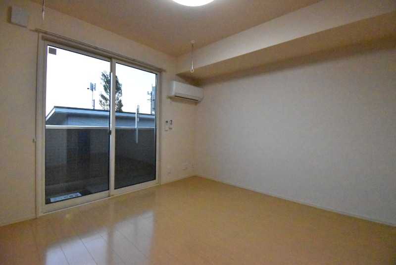 ��ʌ��z�J�s���C�N�^�E���Q���ڂ̃A�p�[�g�̋����E���r���O