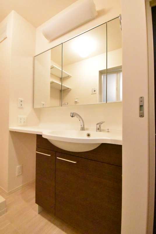 ��ʌ��z�J�s���C�N�^�E���Q���ڂ̃A�p�[�g�̐��ʏ�