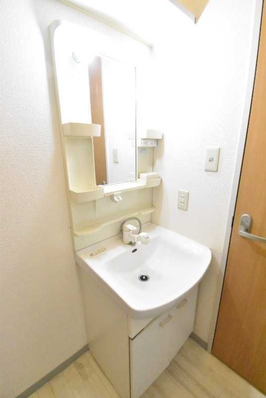 ��ʌ��������܎s��{�捂�@���R���ڂ̃A�p�[�g�̐��ʏ�