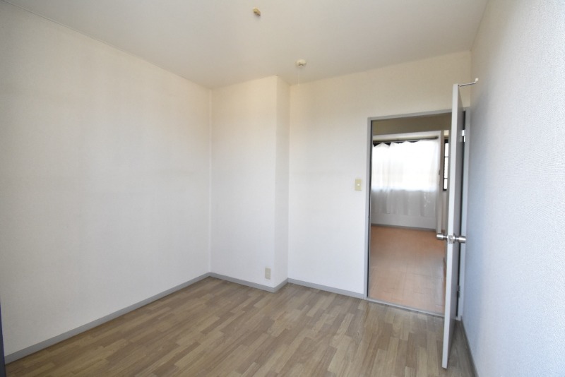 ��ʌ��������܎s�k��������Q���ڂ̃A�p�[�g�̂��̑������E�X�y�[�X