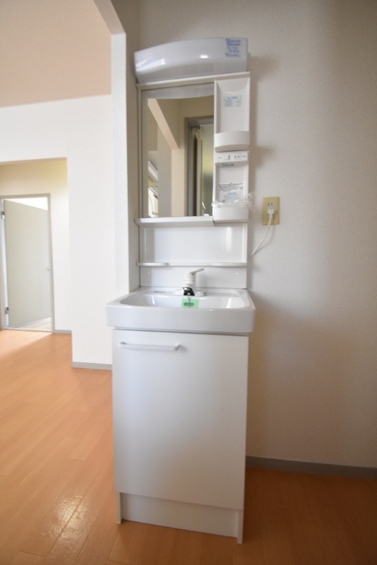 ��ʌ��������܎s�k��������Q���ڂ̃A�p�[�g�̐��ʏ�